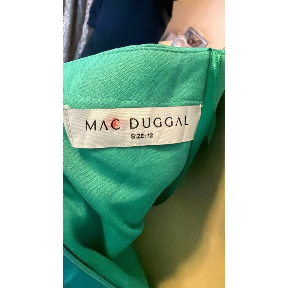 Mac Duggal - Long green satin mermaid dress with an uncovered shoulder - Picture 7 of 9